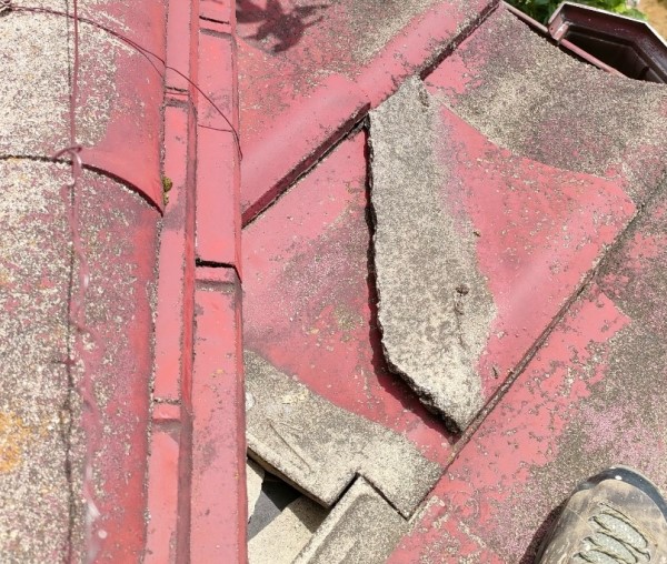 平瓦のズレ　雨漏り被害